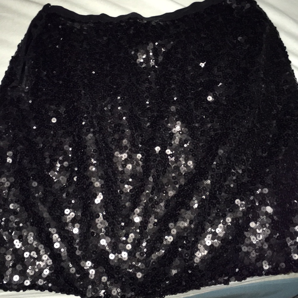 Beautiful sequins skirt 4 inches above me